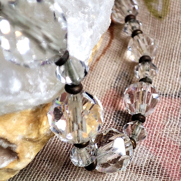 Heavily Faceted Vintage Clear Crystal Single Strand Necklace Strung on a Chain - Picture 6 of 13
